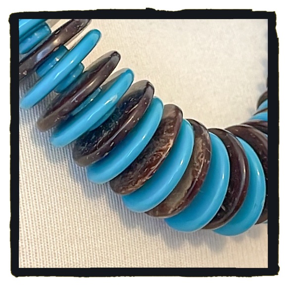 💕Beautiful Chunky Vintage Necklace Blue Beads & Brown Polished Wood Beads💕 - Picture 4 of 6